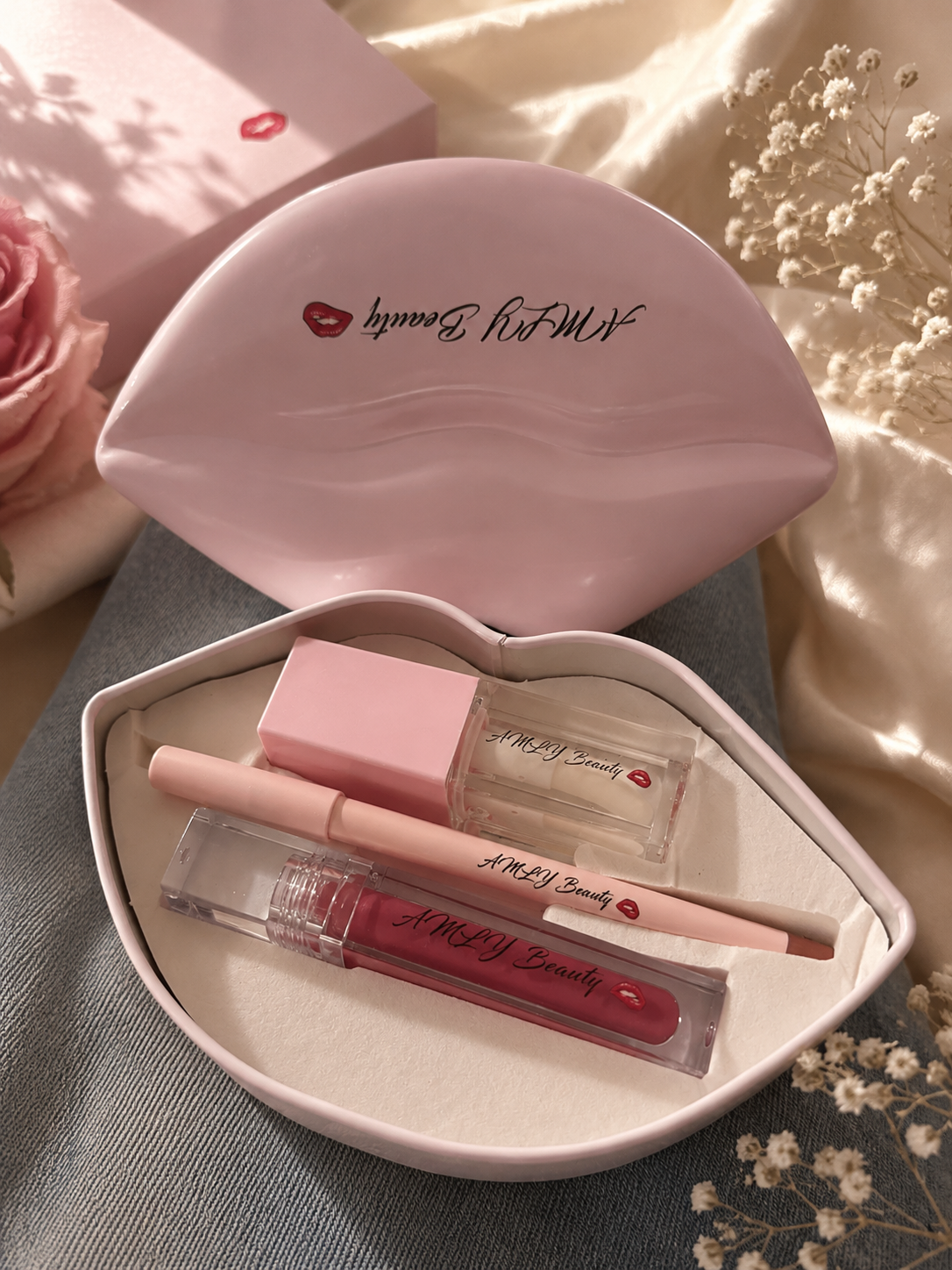 Get the perfect glossy lips with the AMLY Lip Kit. This must-have duo is designed to keep your lips looking soft, smooth, and hydrated while giving you a beautiful shine. We have brown , red , pink and light pink .